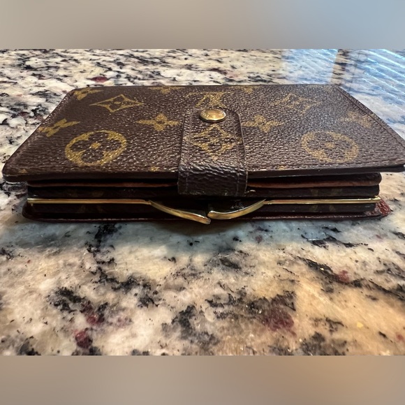 Louis Vuitton Monogram Kisslock Wallet - Picture 5 of 12